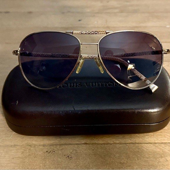 Louis Vuitton Damier Azur Petite Viola Metal Frame Pilot Sunglasses TT1630 - Picture 6 of 13